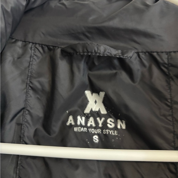 Women's Black Puffer Vest - Picture 2 of 3